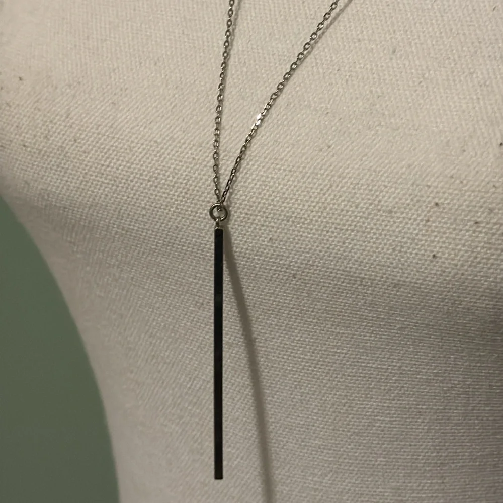 Elegant Silver Bar Pendant Necklace - Picture 2 of 3